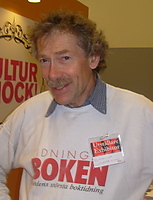 Bo Axelsson i Tidningen Boken-tröja i kulturtidskriftsmontern 2007