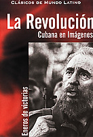 Röd filmaffisch La revolución med svartvt porträttbild på Fidel Castro