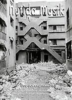 Omslag Nutida Musik: skräpig gård med hus runtom