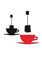 tekoppar och tepåsar i rött och svart