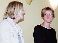 Maria Ulvskog och Siri Reuterstrand ser rätt glada ut