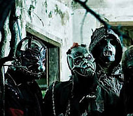 Tre medlemmar i Slipknot, Shawn Crahan längst till vänster