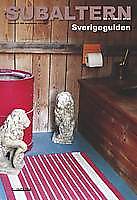Omslag Subaltern, tema Sverigeguiden, med bild på utedassinteriör med lejonskulpturer